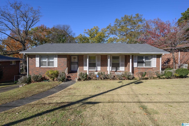 view of front of home featuring a front lawn