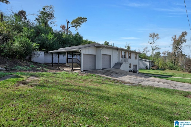 view of front of house with a front lawn and a garage