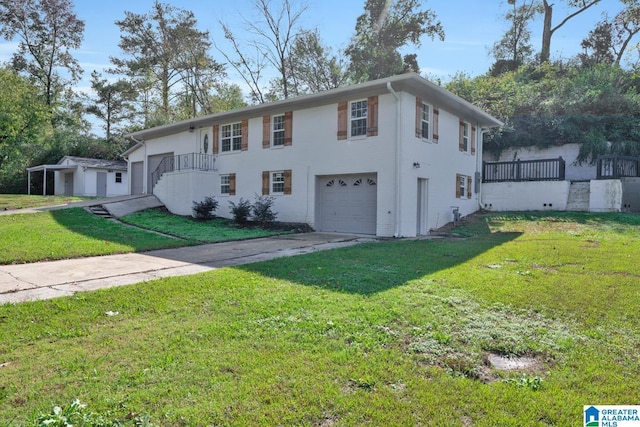 view of front of house featuring a front lawn and a garage