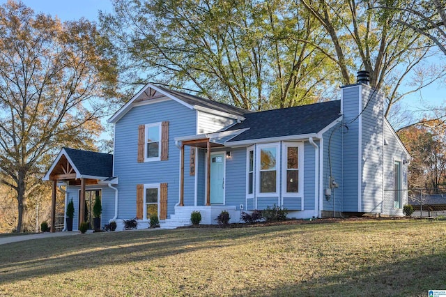 split level home featuring a front yard