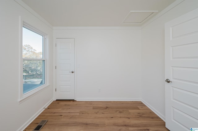 unfurnished room with crown molding and light hardwood / wood-style flooring