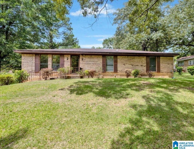 single story home featuring a front yard