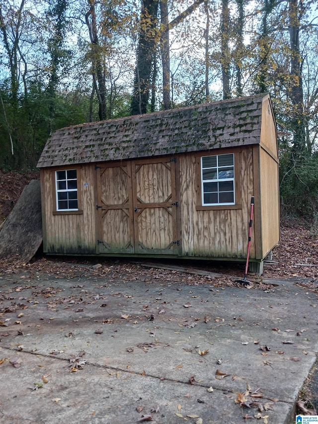 view of outbuilding