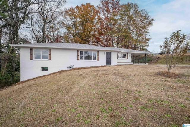 ranch-style house featuring a front lawn