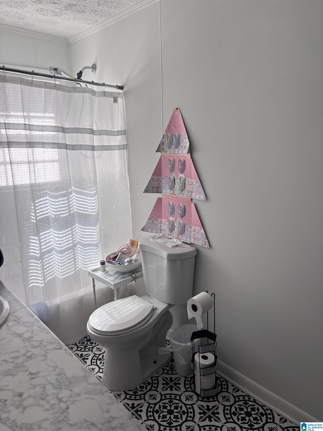 bathroom with a shower with shower curtain, a textured ceiling, toilet, and ornamental molding