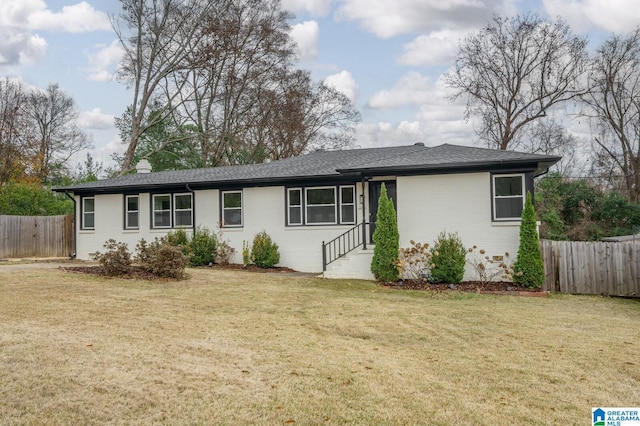 ranch-style house featuring a front lawn