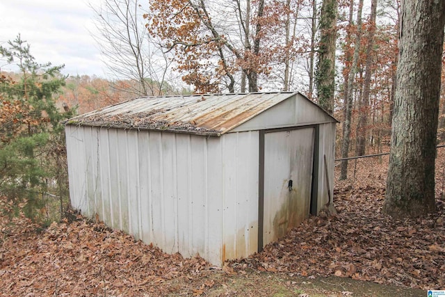 view of outbuilding