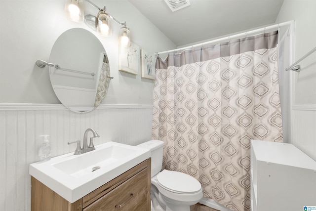 bathroom with a shower with curtain, vanity, and toilet