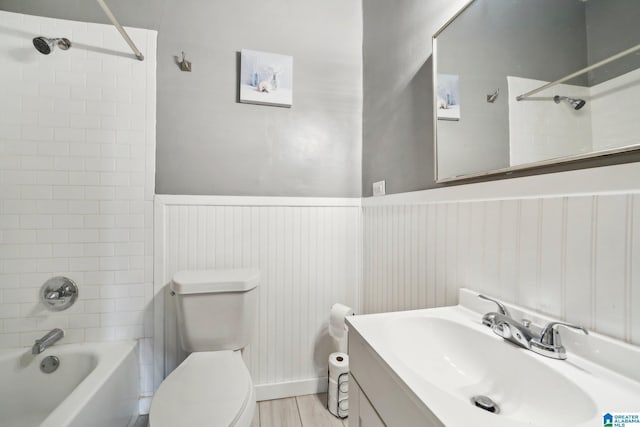 full bathroom with vanity, toilet, and tiled shower / bath