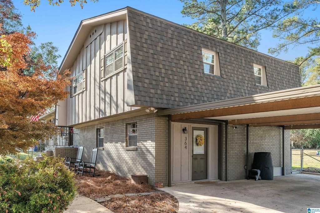 view of front of property featuring a carport