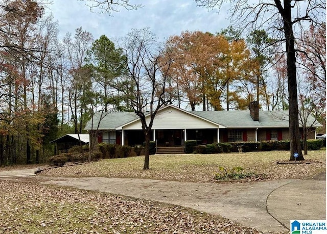 ranch-style house with a front yard