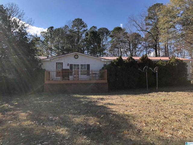 view of front of home with a wooden deck and a front yard