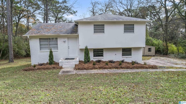 tri-level home featuring a front yard