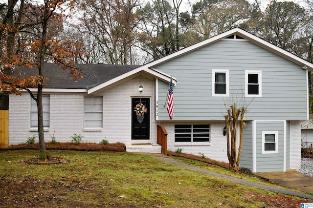 view of front facade with a front lawn