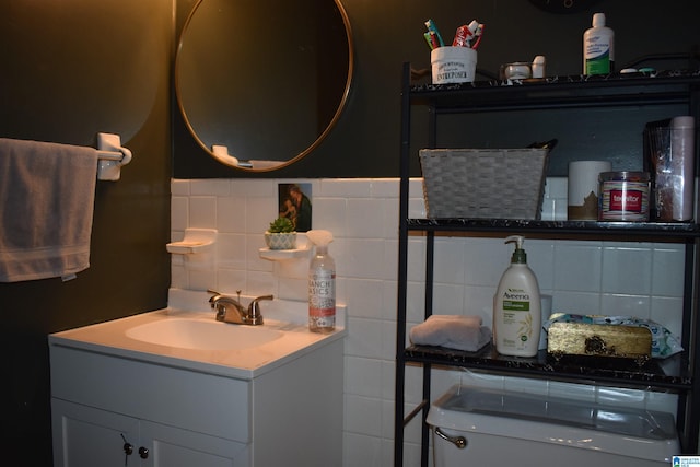 bathroom featuring vanity, toilet, and backsplash