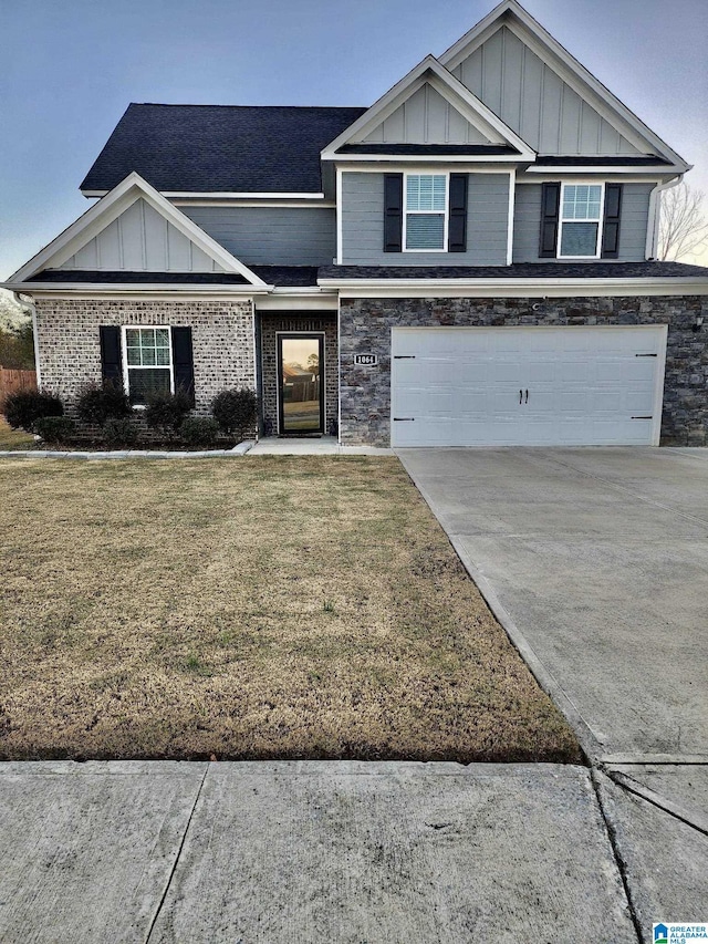 view of front facade featuring a front yard and a garage