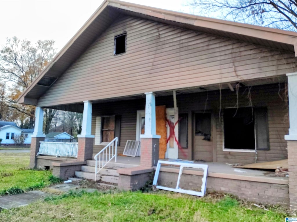 view of front of house with a porch