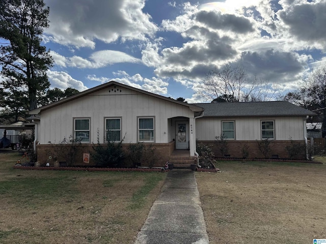 single story home featuring a front lawn