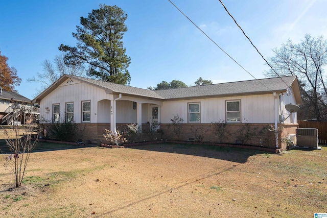 single story home featuring a front yard