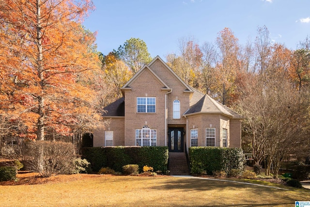 view of front facade with a front yard