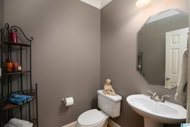 bathroom featuring toilet and sink