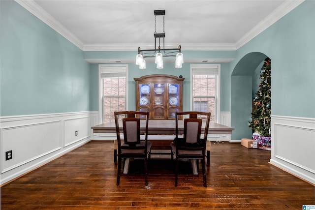 dining room featuring an inviting chandelier, dark hardwood / wood-style floors, and ornamental molding