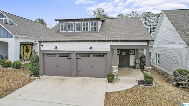 view of front facade featuring a garage