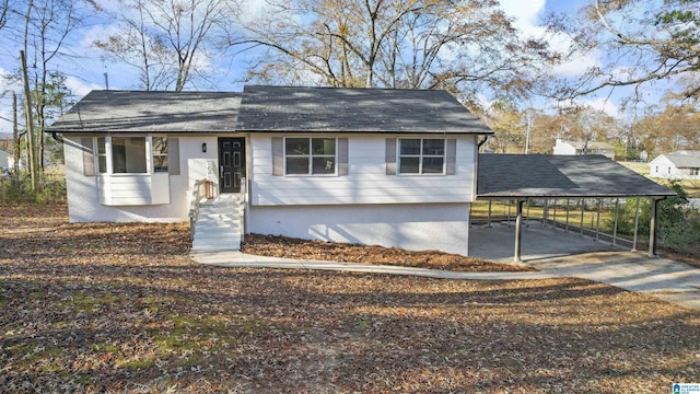 view of front facade featuring a carport