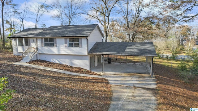 view of front of house featuring a carport