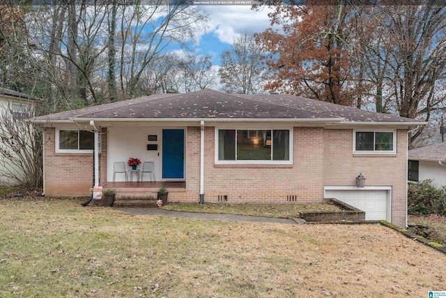 view of front of house featuring a garage and a front yard