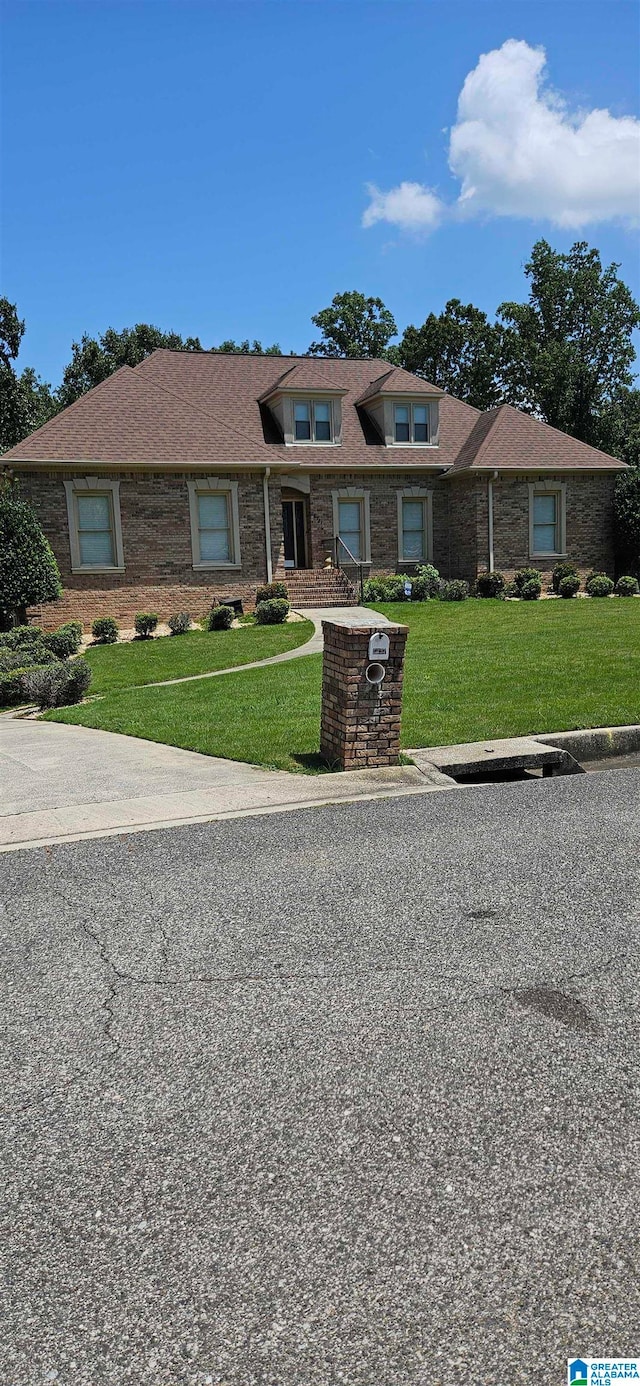 view of front of property with a front lawn