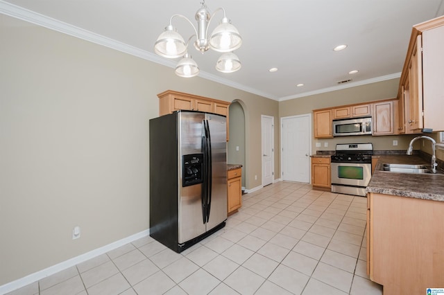 kitchen featuring sink, a notable chandelier, decorative light fixtures, appliances with stainless steel finishes, and ornamental molding