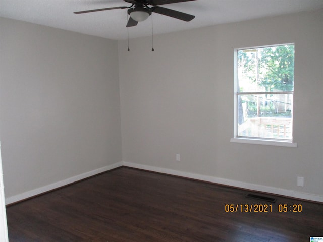 spare room featuring dark hardwood / wood-style floors and ceiling fan