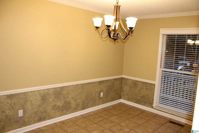 tiled spare room with crown molding and a notable chandelier