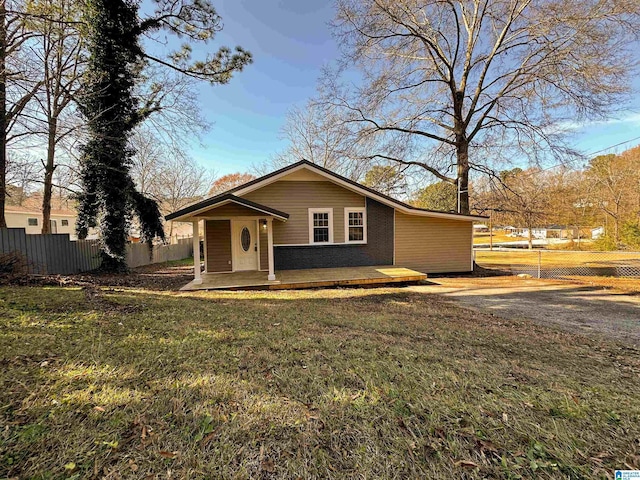 view of front of property with a front yard