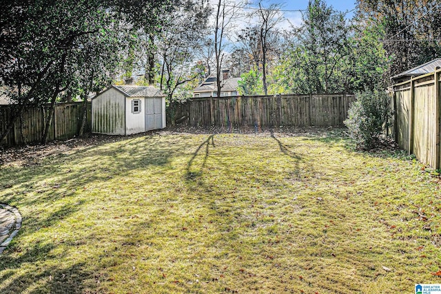 view of yard with a shed