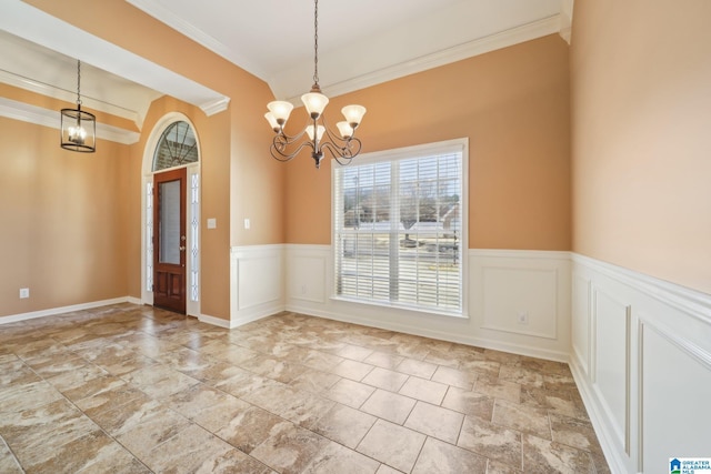 empty room with a chandelier and crown molding