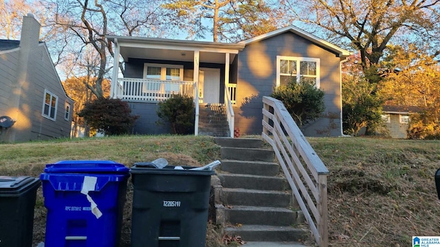 view of front facade with covered porch