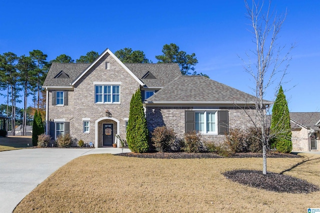 view of front of property with a front yard