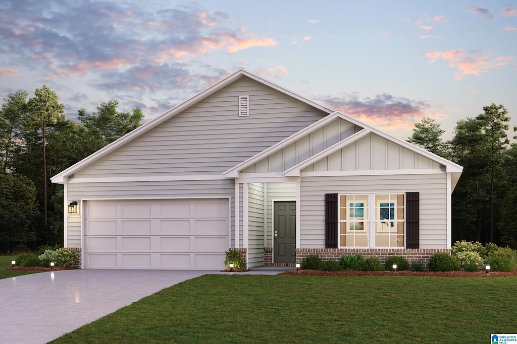 view of front of property featuring a lawn and a garage