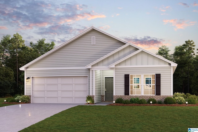 view of front of property featuring a lawn and a garage