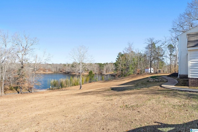 view of yard featuring a water view