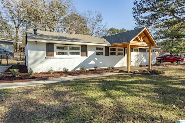 ranch-style house featuring a front lawn