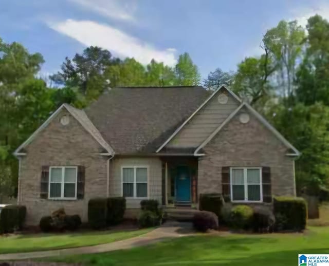 view of front facade with a front lawn