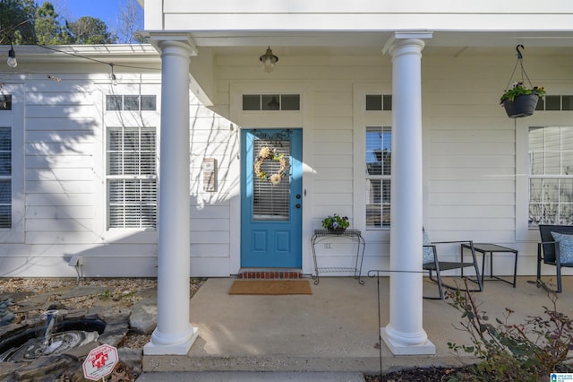 entrance to property featuring covered porch