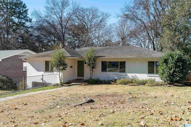 single story home featuring a front lawn