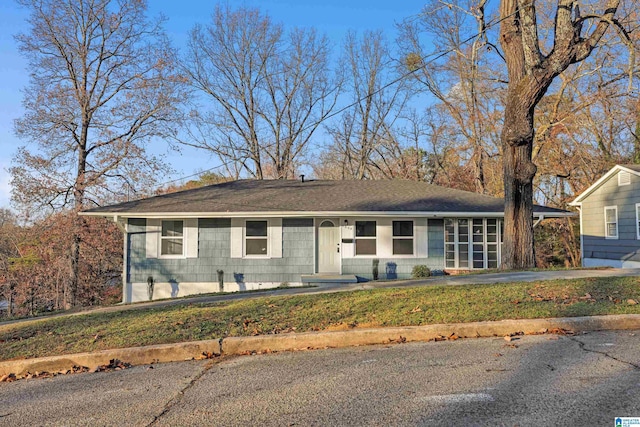 single story home featuring a front lawn