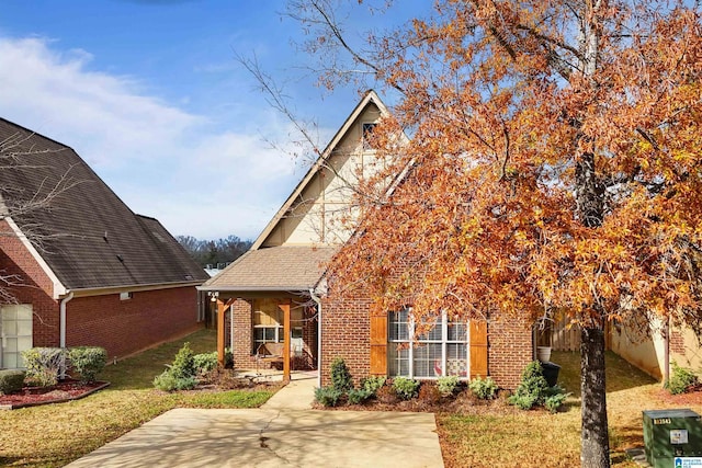 view of front of house with a front yard