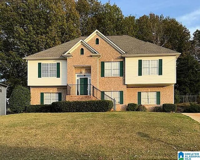 split foyer home with a front yard