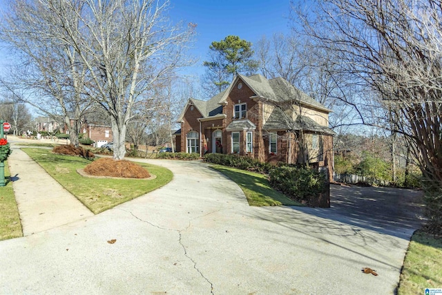 view of front of house with a front lawn